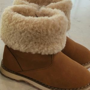 Zara toddler size 23  boots